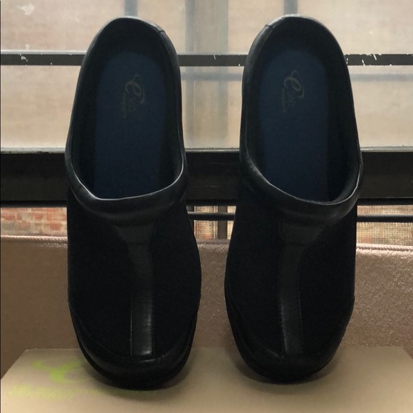 Black easy spirit walking shoes. - Picture 6 of 6